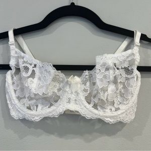 Victoria’s Secret white lace bra